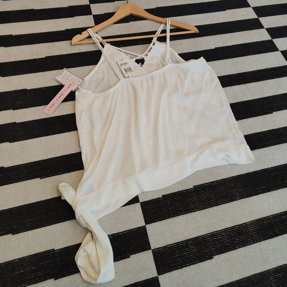 BRAND NEW Junior's White Lace-Trimmed Summer Top - Picture 5 of 6